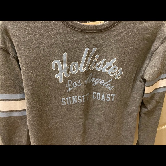 Hollister crewneck - Picture 3 of 9